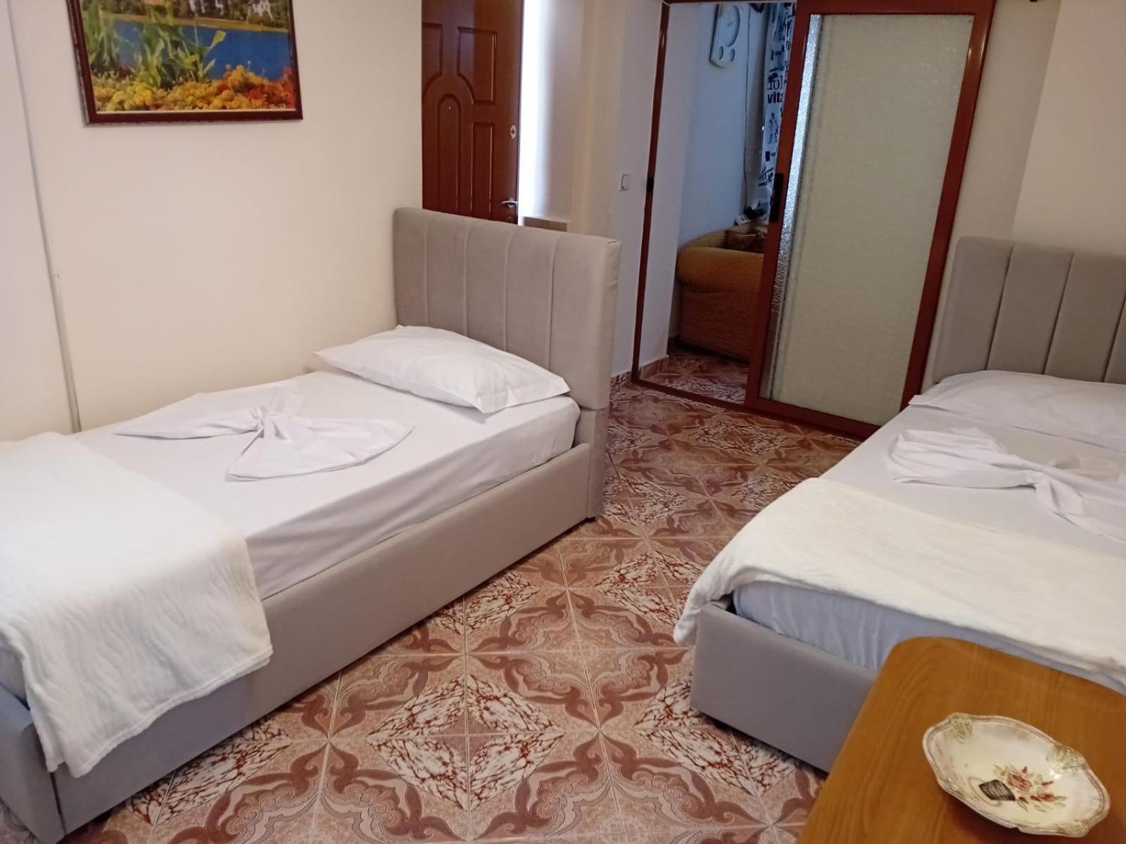 Gogo'S Sea Side Apartment Sarande Ngoại thất bức ảnh